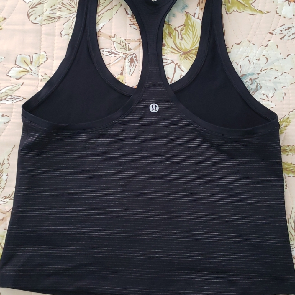 Lululemon black cropped tank